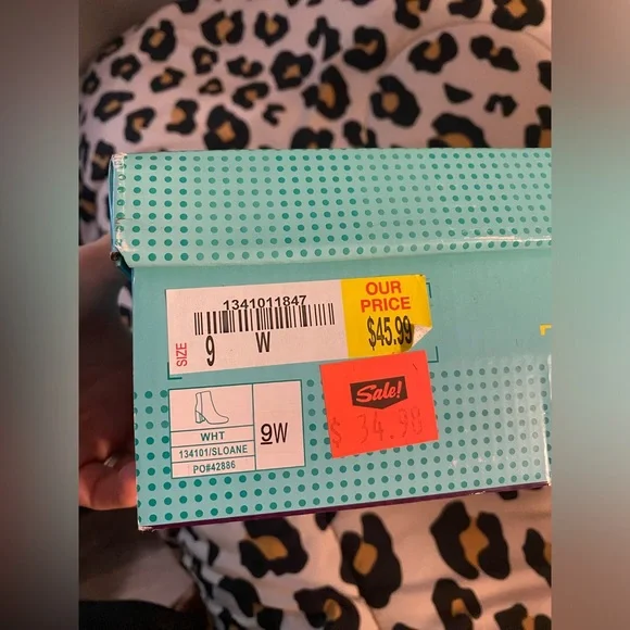 NWT White Heeled Boots - Picture 4 of 4